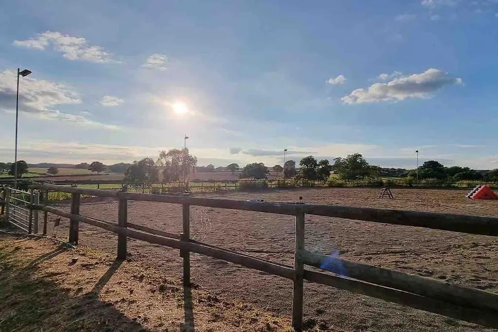 Hillfields Farm Barn - A Rural Equestrian Escape Apartment Coventry