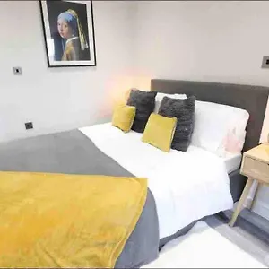 Entire / Nec / Resorts World / Birmingham Airport Apartment